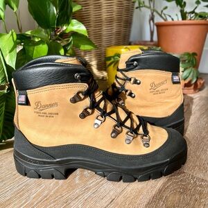Danner crater rim brown backpacking boots